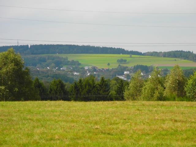 Der Ischeroth oberhalb des Dorfes Bühl. Ein Industriegebiet dort - mit dem vom Regionalrat geforderten 'störenden Gewerbe' würde sich ganz massiv auf den Ort auswirken
